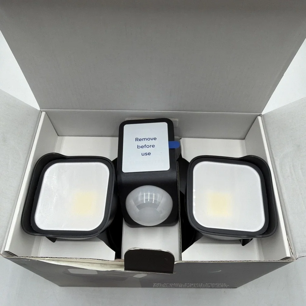 WYZE Wired Outdoor Wi-Fi Floodlight v2 Home Security Camera 2K Video BLACK